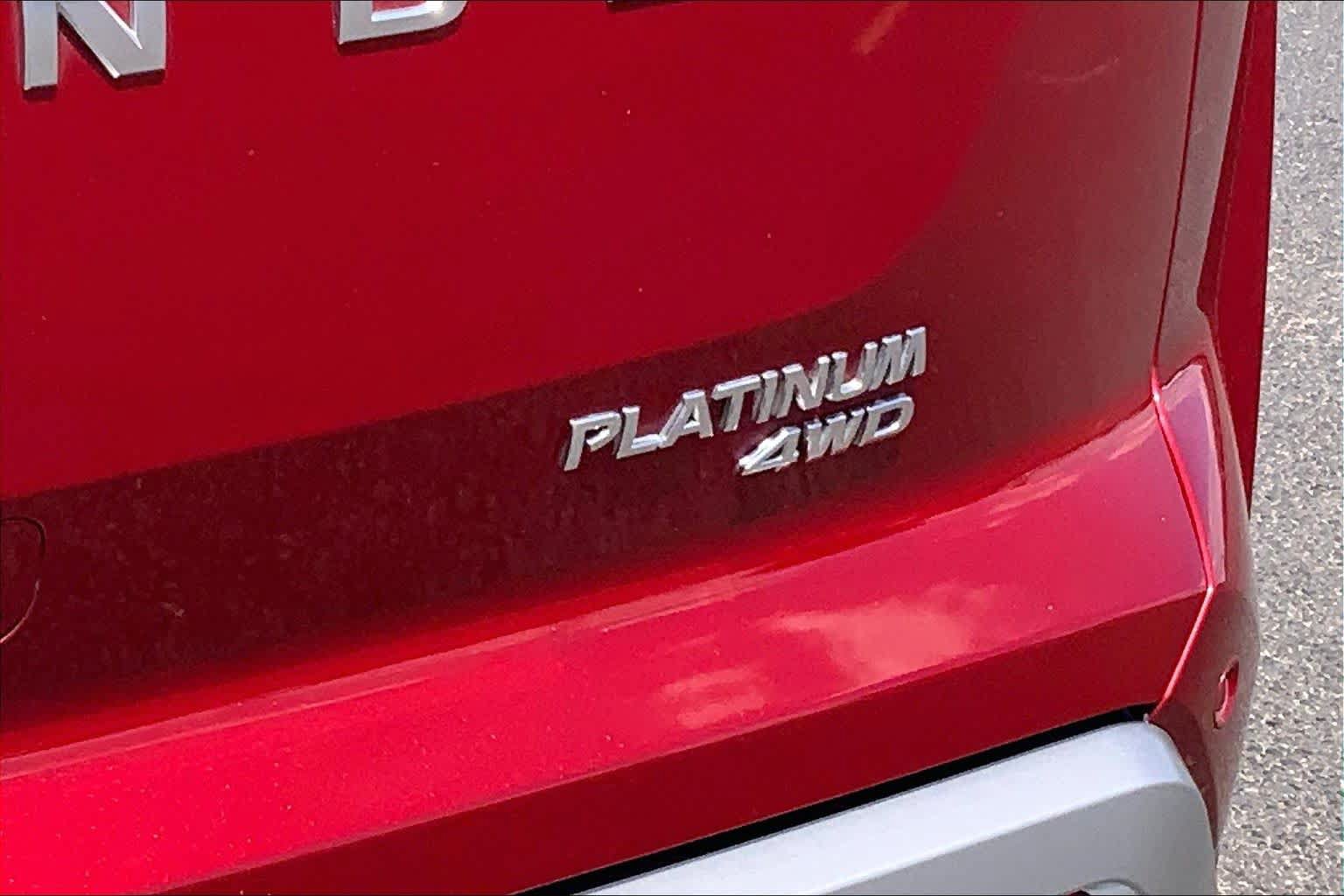 Used 2023 Nissan Pathfinder Platinum w/ Cargo Package AWD/4WD image 10