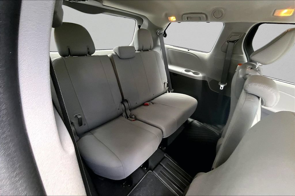 Certified 2020 Toyota Sienna XLE Premium FWD image 27