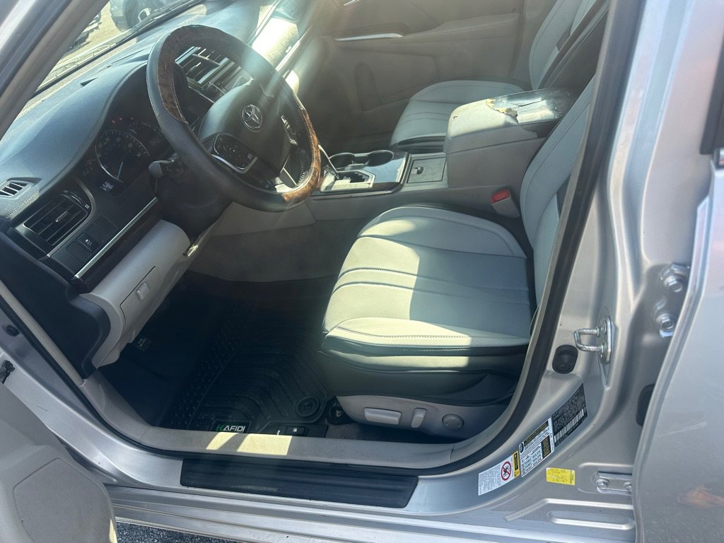 Used 2013 Toyota Camry XLE w/ Preferred Accessory Pkg image 10