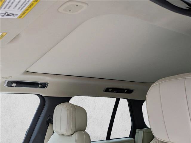 Used 2023 Land Rover Range Rover SE image 13