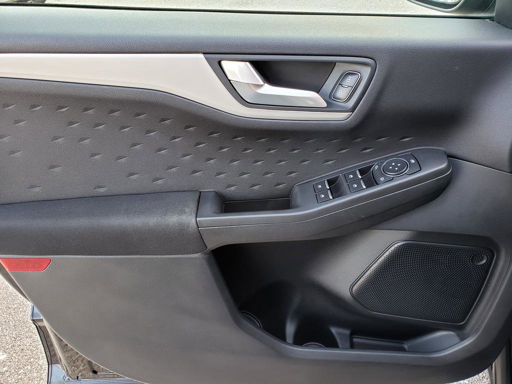 Used 2020 Ford Escape SE image 9