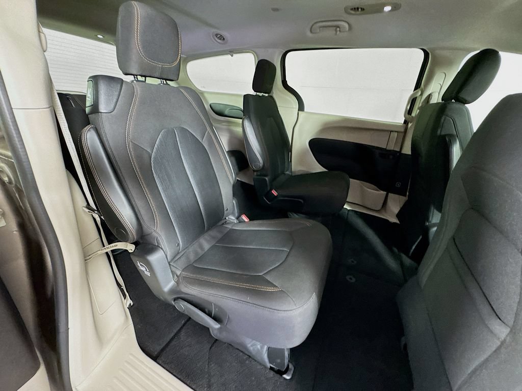 Used 2017 Chrysler Pacifica LX w/ Tire & Wheel Group FWD image 32