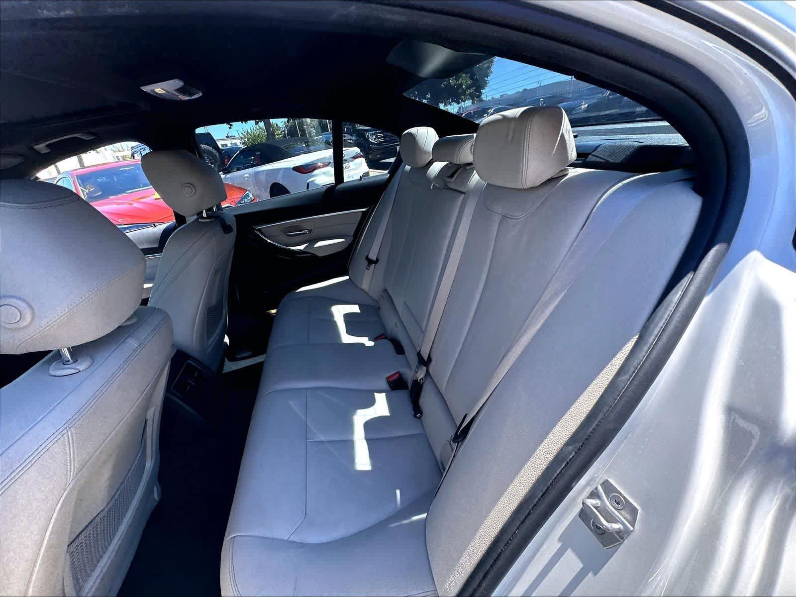 Used 2018 BMW 330i Sedan w/ Convenience Package RWD image 22