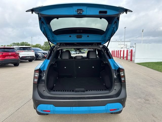 Used 2025 Nissan Kicks SR w/ Illumination Package FWD image 9
