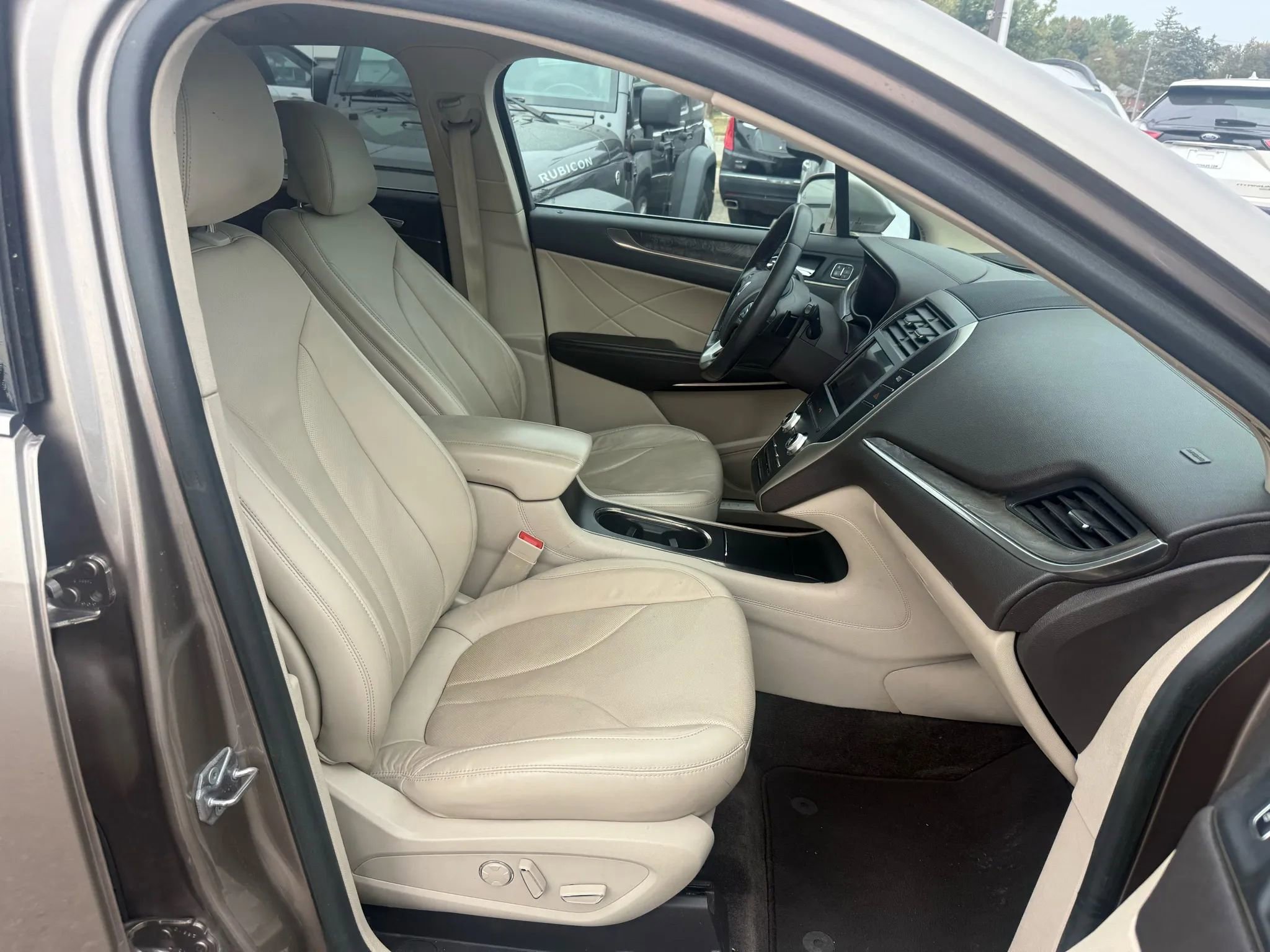 Used 2018 Lincoln MKC Reserve w/ Lincoln MKC Climate Package image 34