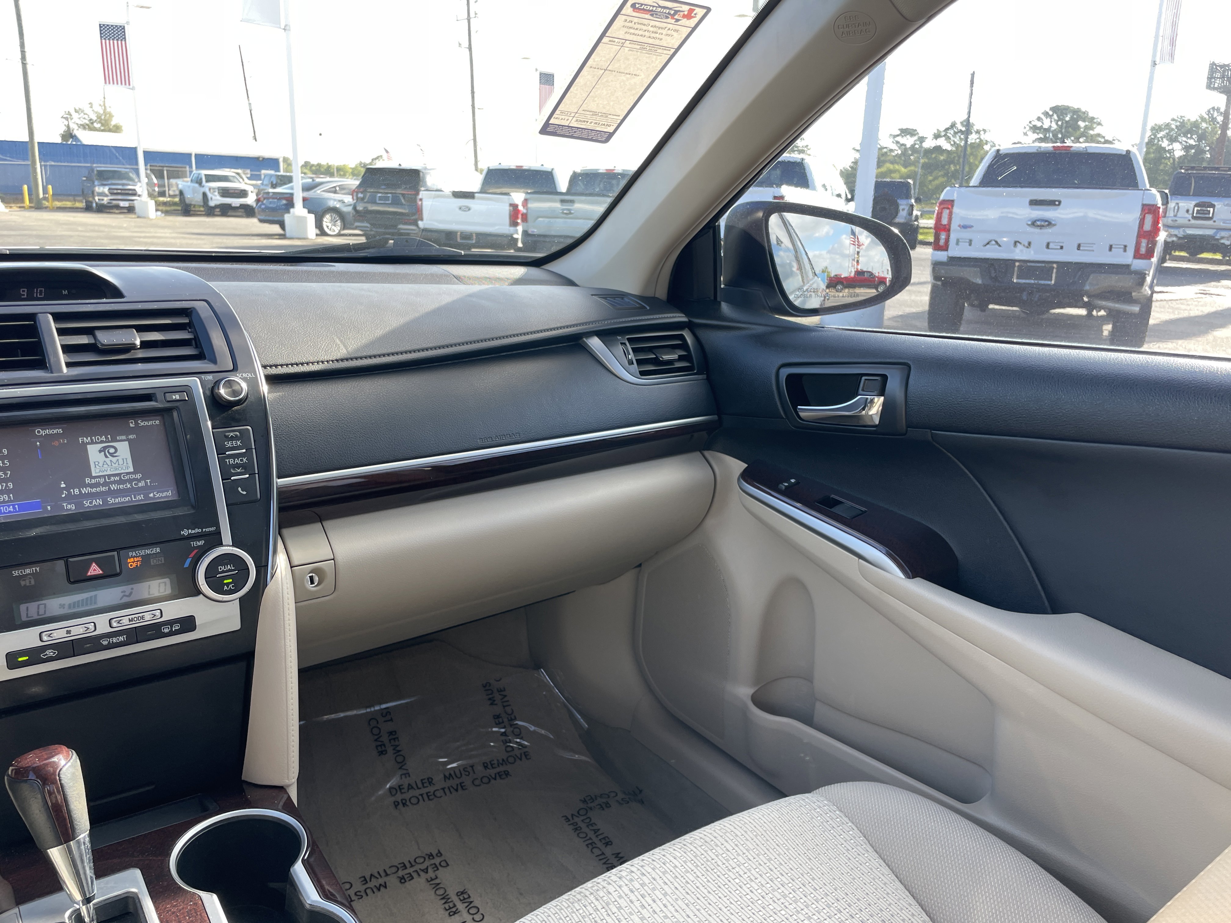 Used 2014 Toyota Camry XLE image 28