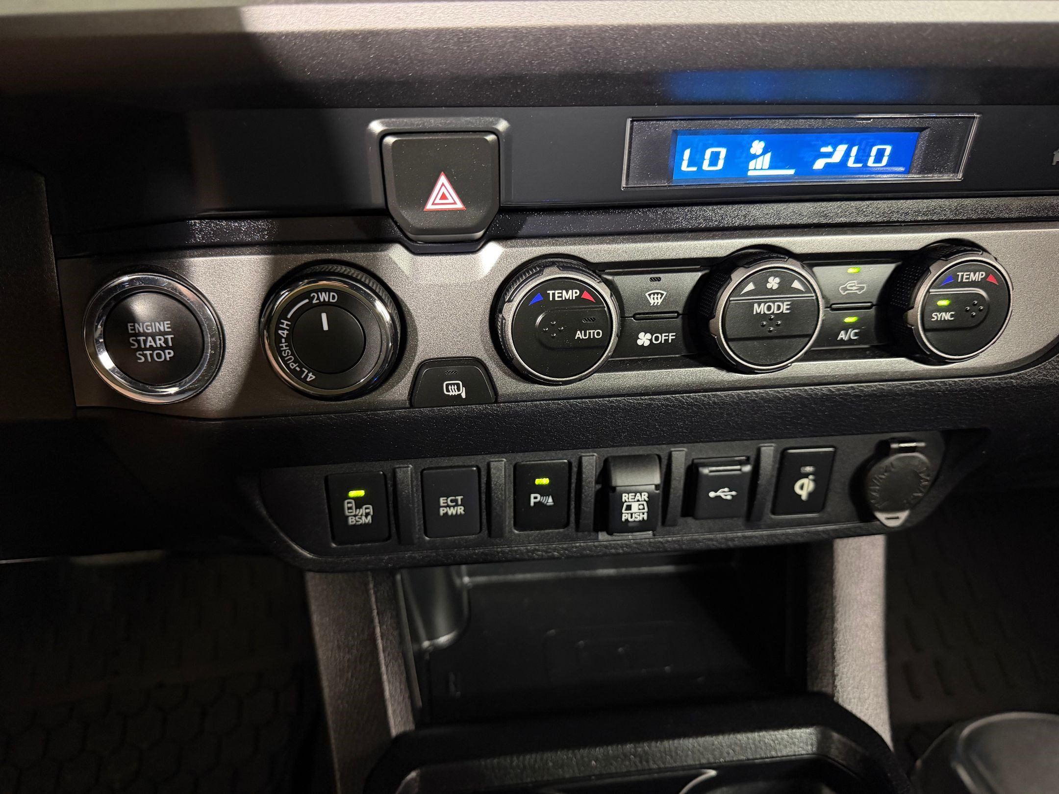 Used 2022 Toyota Tacoma TRD Sport w/ Technology Package AWD/4WD image 15