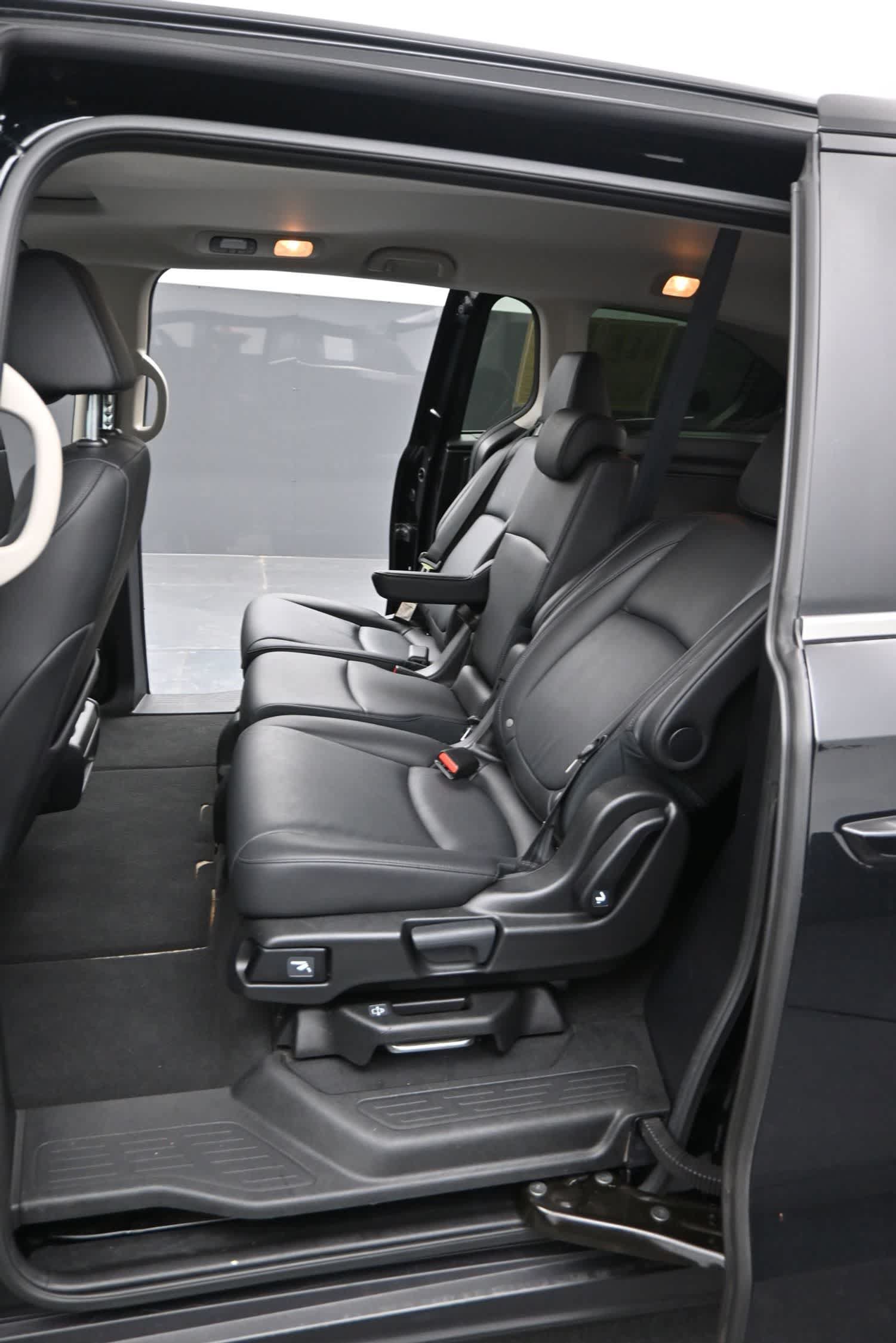 Used 2025 Honda Odyssey EX-L image 16
