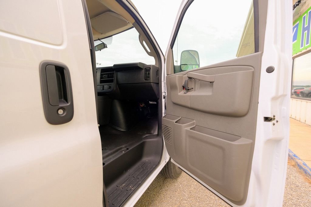 Used 2025 Chevrolet Express 2500 w/ Driver Convenience Package image 13