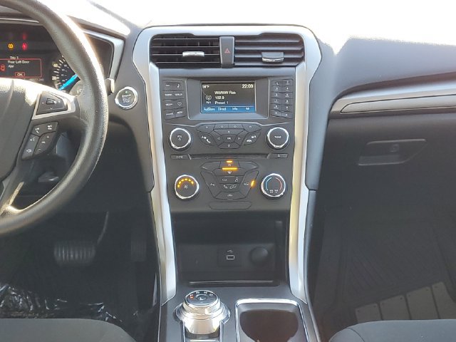 Used 2018 Ford Fusion SE FWD image 28