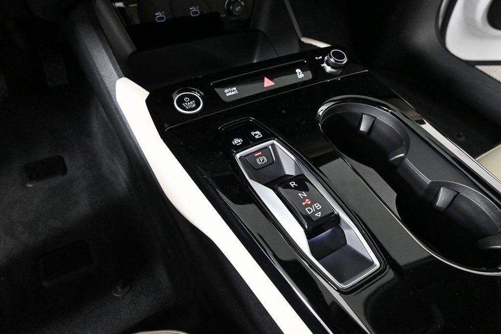 New 2025 Audi A6 e-tron Premium image 17