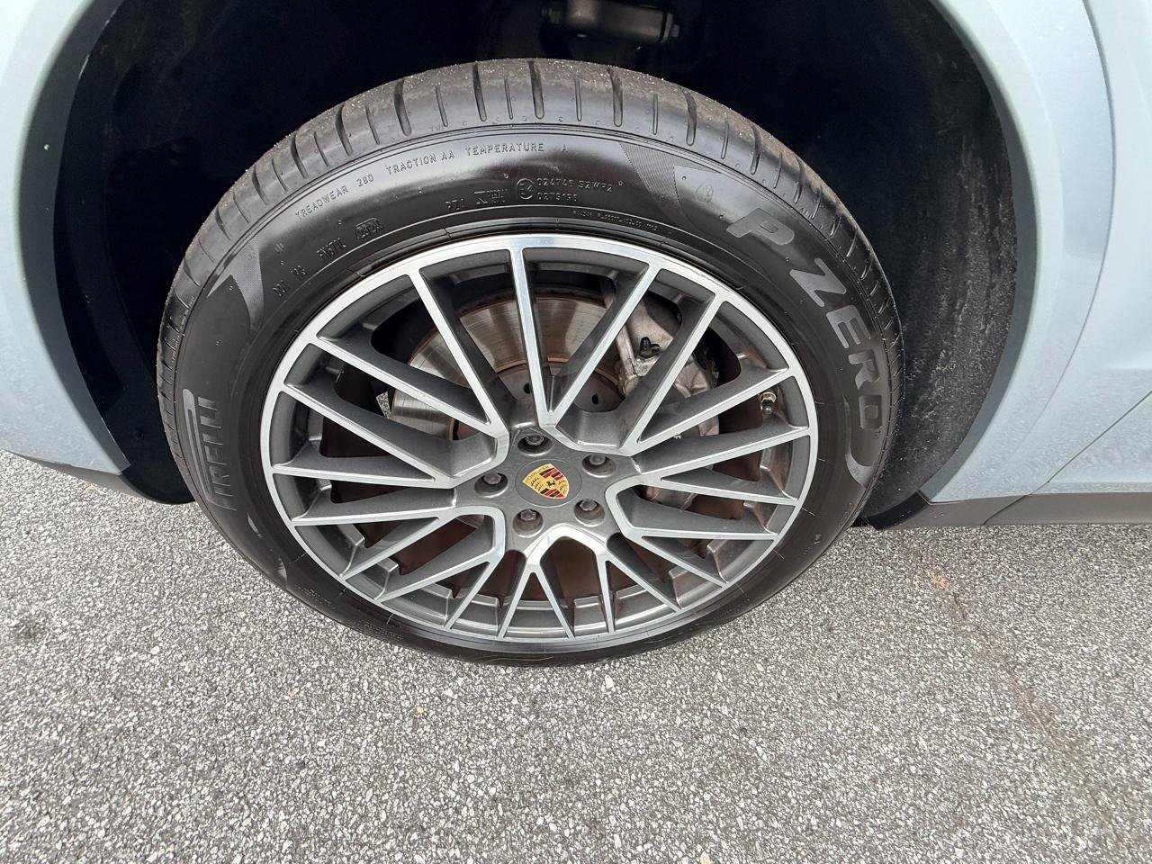 Used 2021 Porsche Cayenne AWD/4WD image 32
