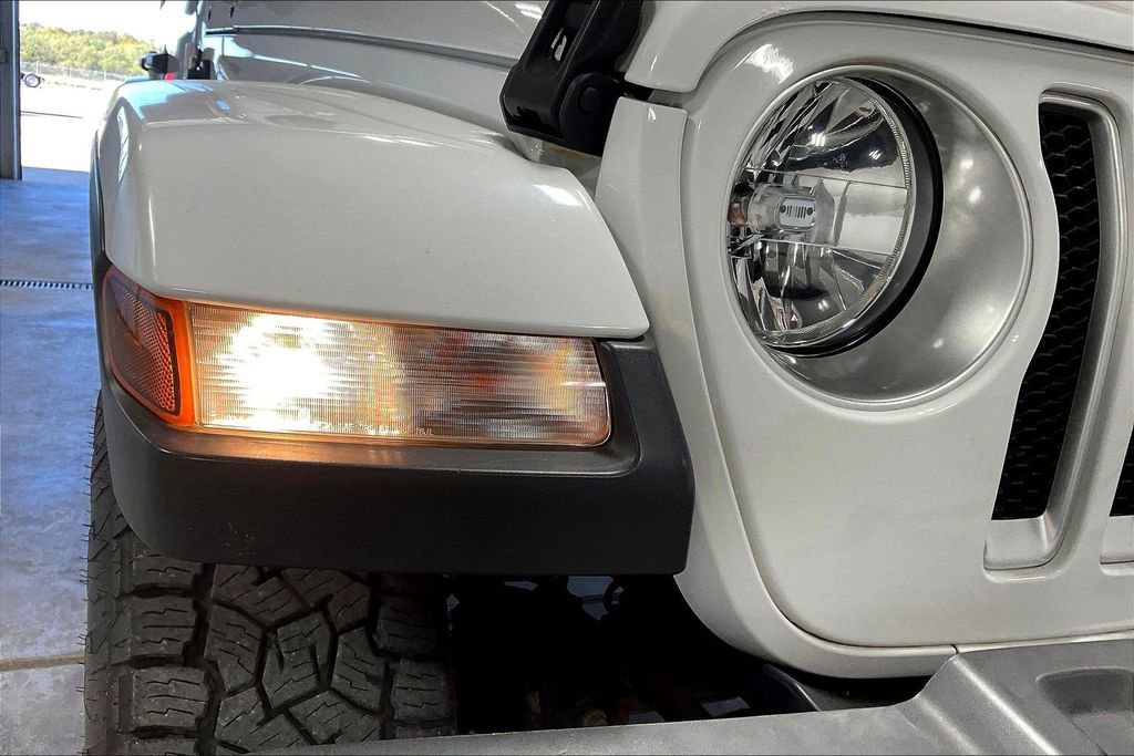 Used 2020 Jeep Wrangler Unlimited Sahara image 36