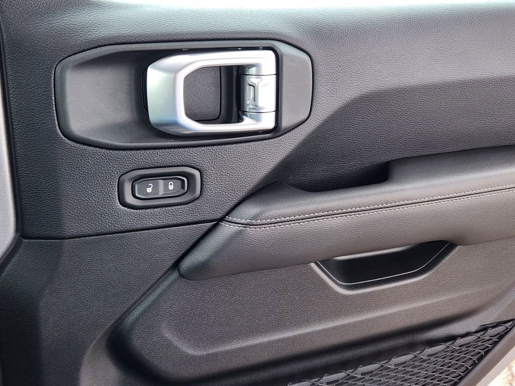 Used 2019 Jeep Wrangler Unlimited Sahara image 10