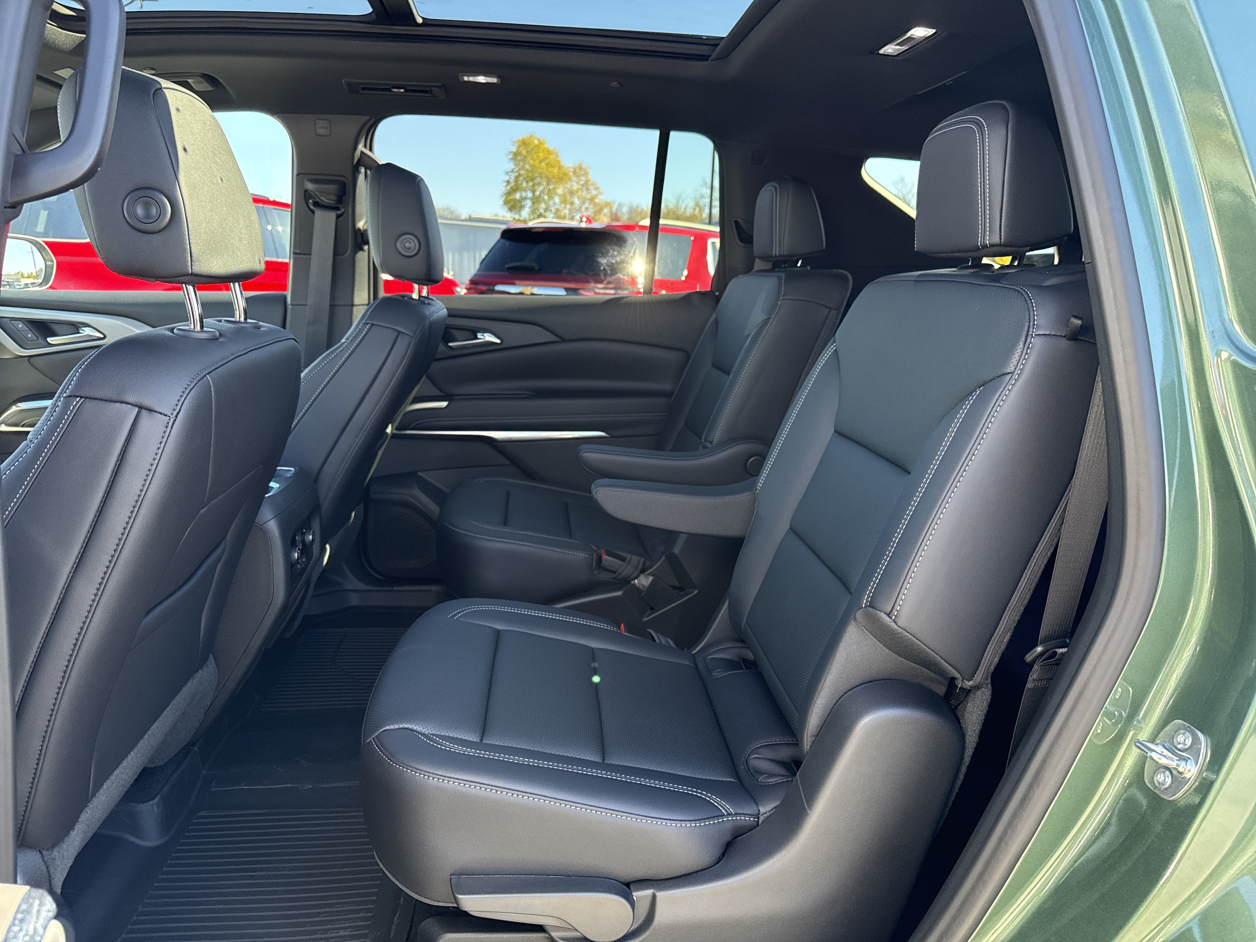 New 2027 Chevrolet Traverse LT w/ Sun and Wheel Package AWD/4WD image 25