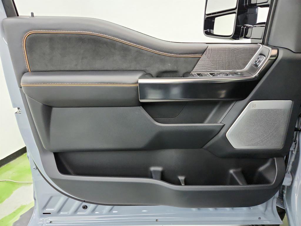 Used 2024 Ford F450 Platinum w/ FX4 Off-Road Package image 21