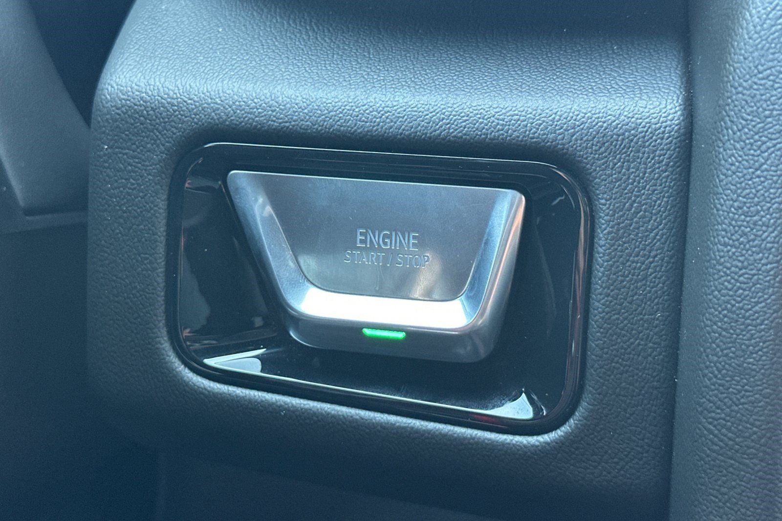 Used 2025 GMC Yukon Denali AWD/4WD image 16