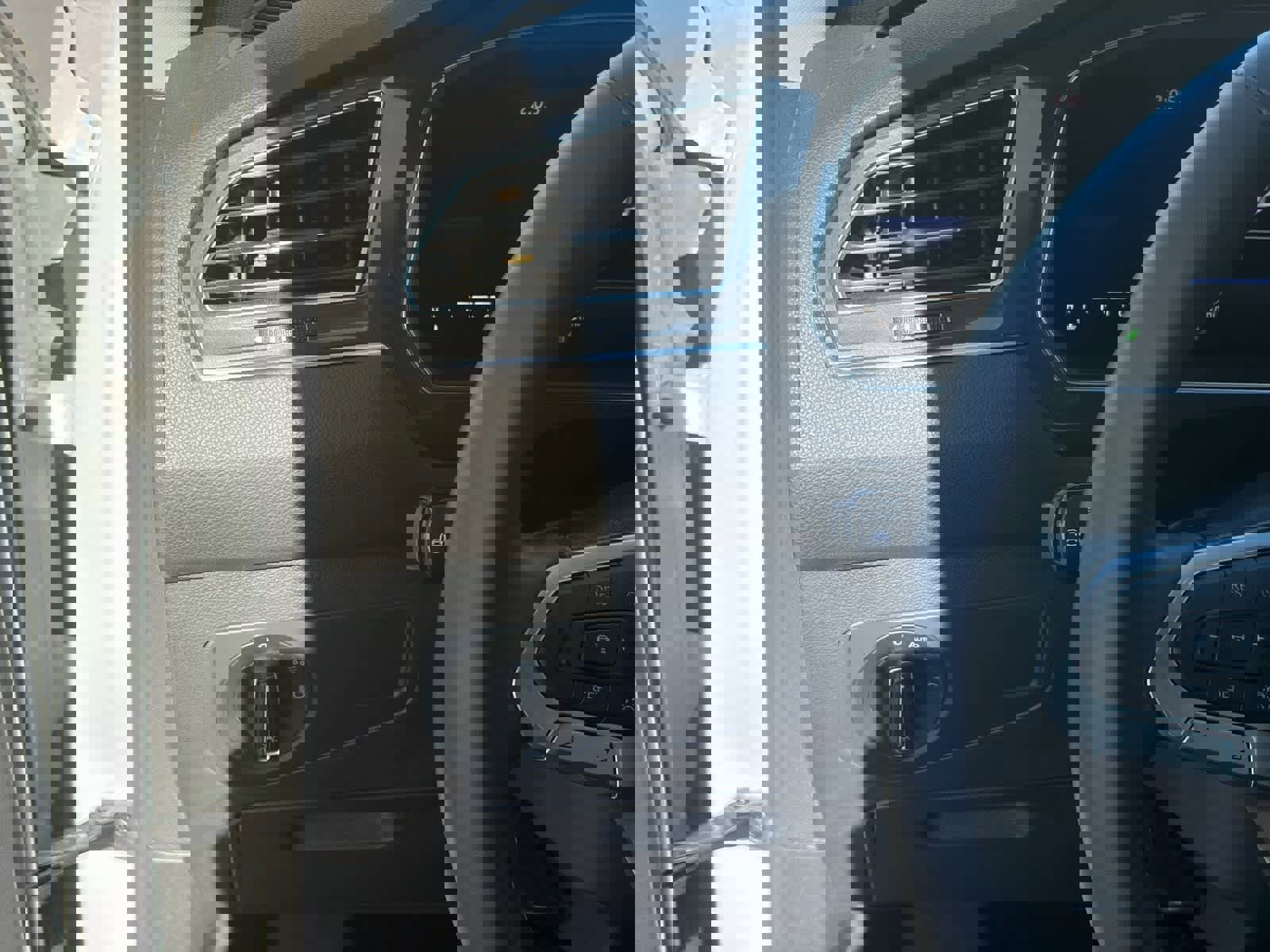 Used 2022 Volkswagen Tiguan SE image 17