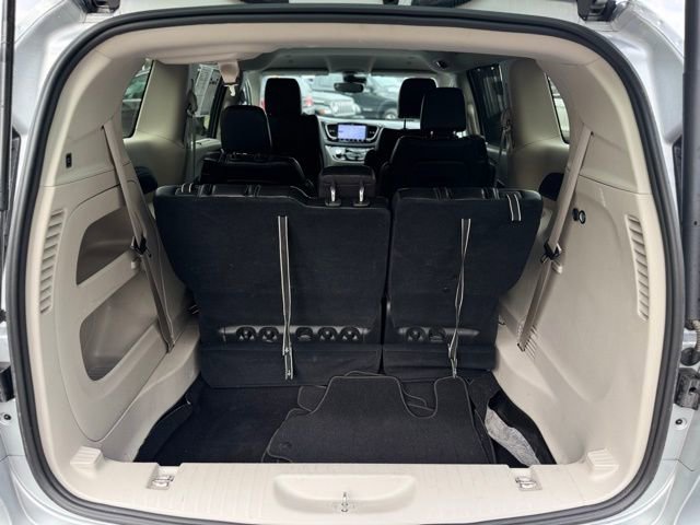 Certified 2024 Chrysler Pacifica Touring-L image 10