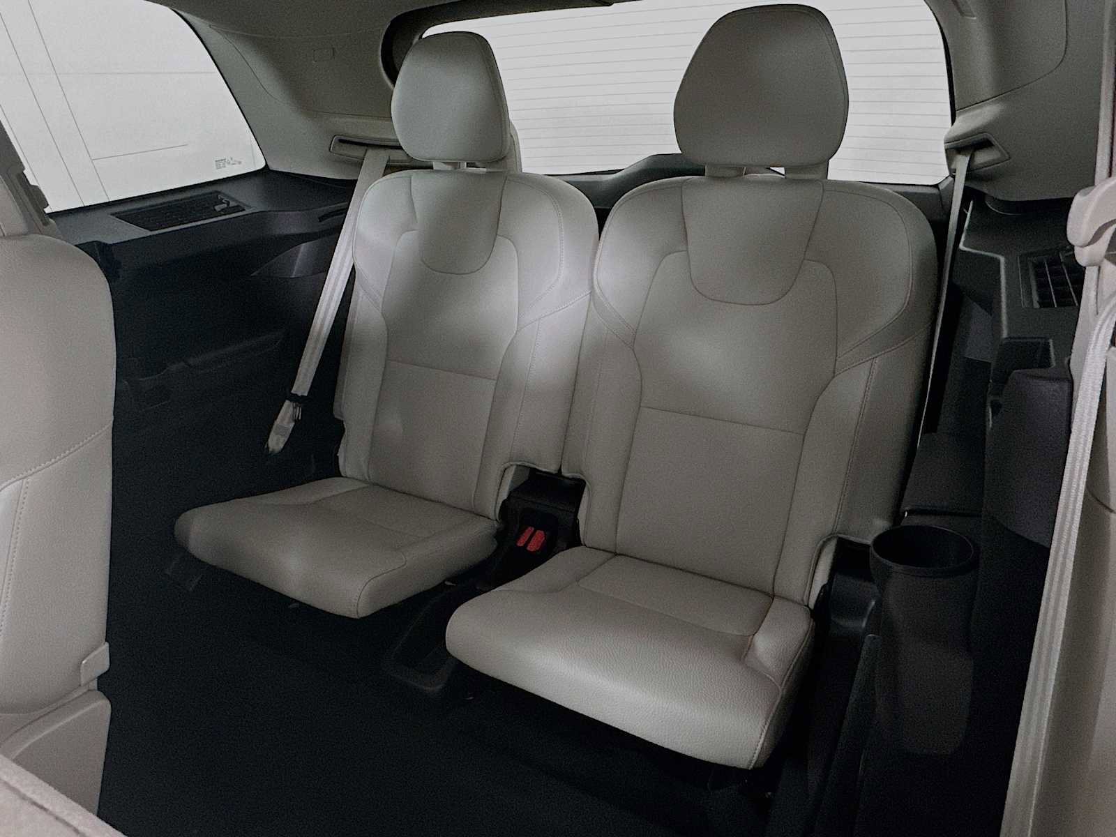 Certified 2025 Volvo XC90 B6 Plus image 26