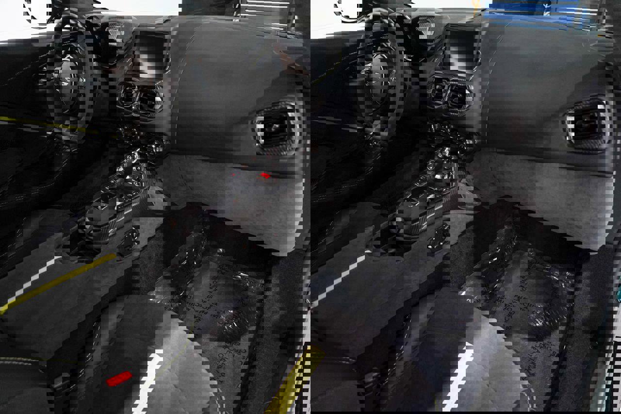 Used 2023 Aston Martin V8 Vantage Coupe image 17