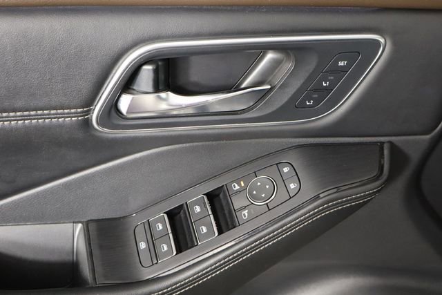 Used 2022 Nissan Rogue Platinum w/ Head-Up Display Package AWD/4WD image 19