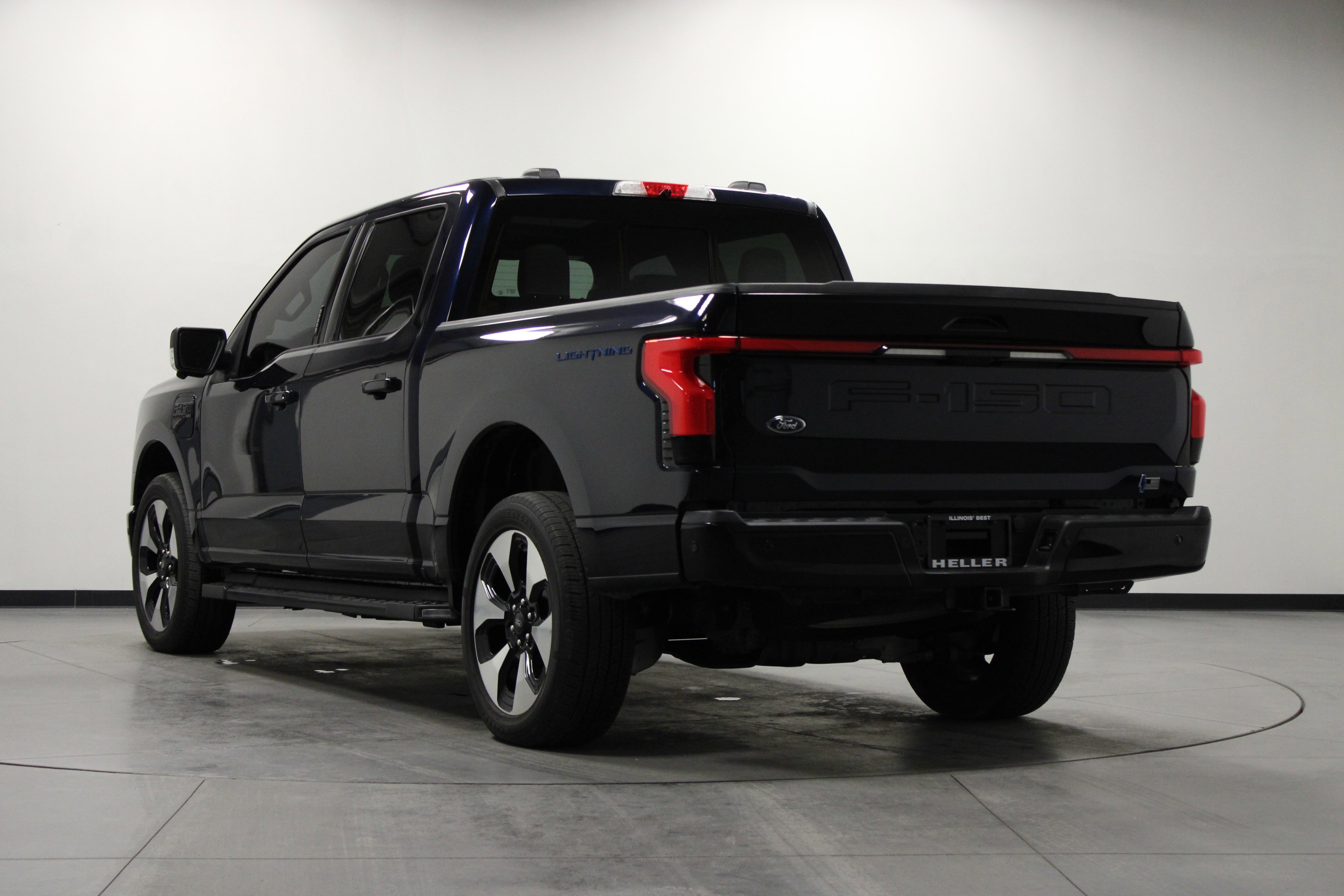 Used 2022 Ford F150 Lightning Platinum image 6