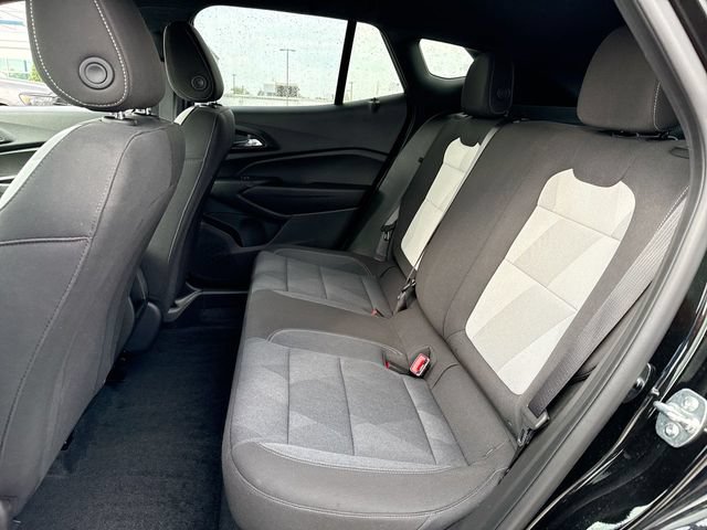 Used 2025 Chevrolet Trax RS FWD image 23