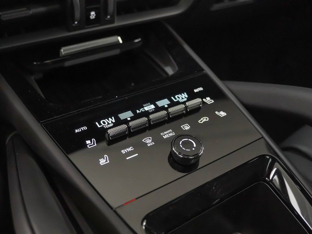 Certified 2025 Porsche Cayenne Coupe image 33