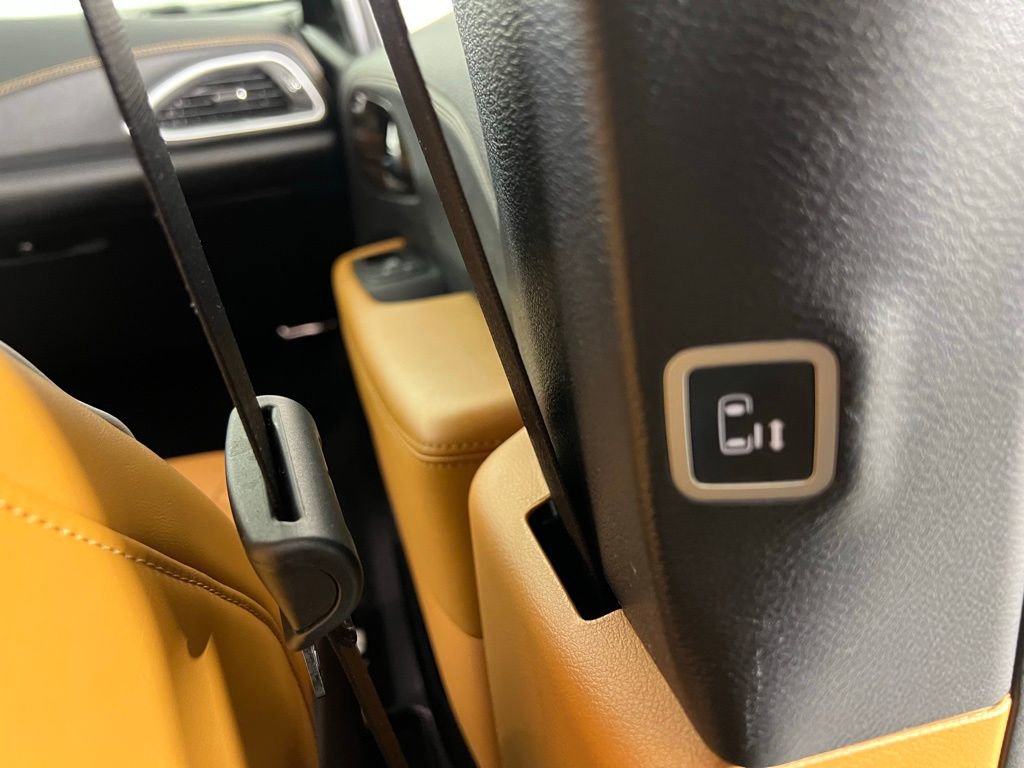 Used 2022 Chrysler Pacifica Pinnacle image 35
