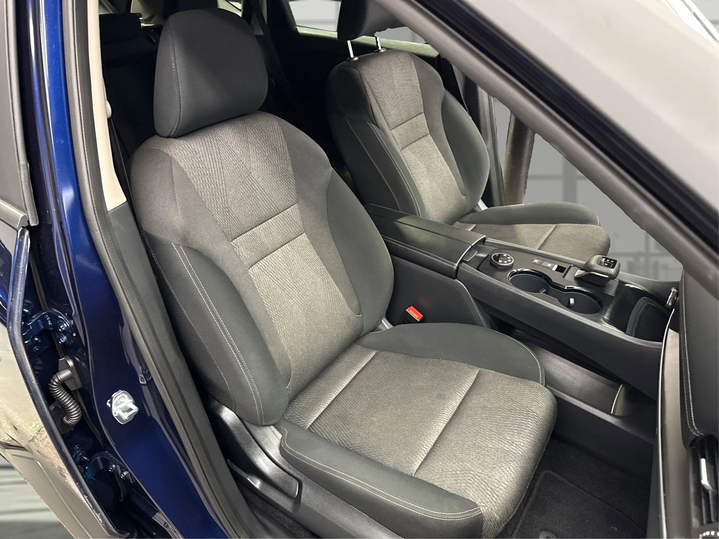 Used 2025 Nissan Rogue SV image 12