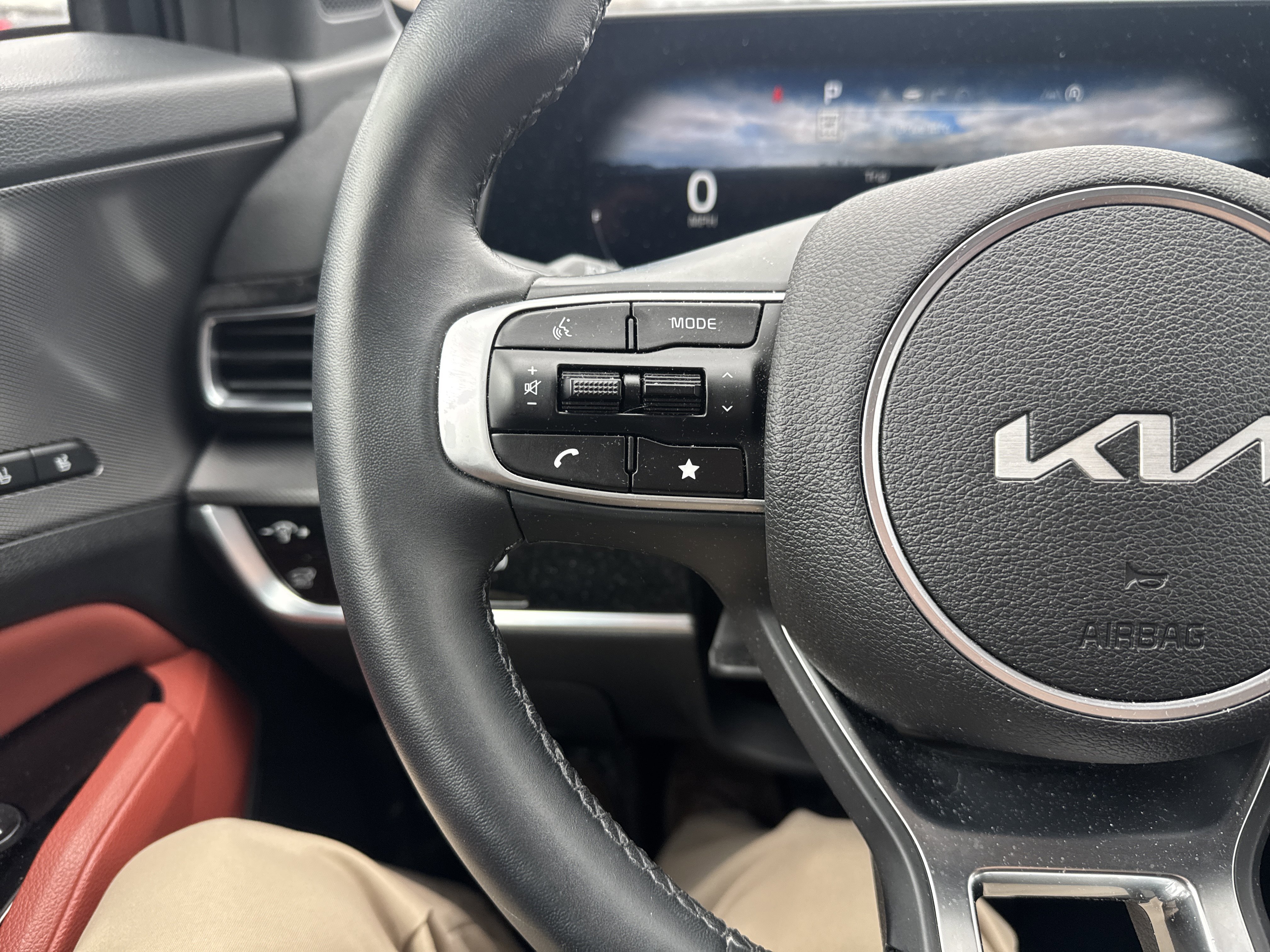 Used 2025 Kia Sportage SX image 18