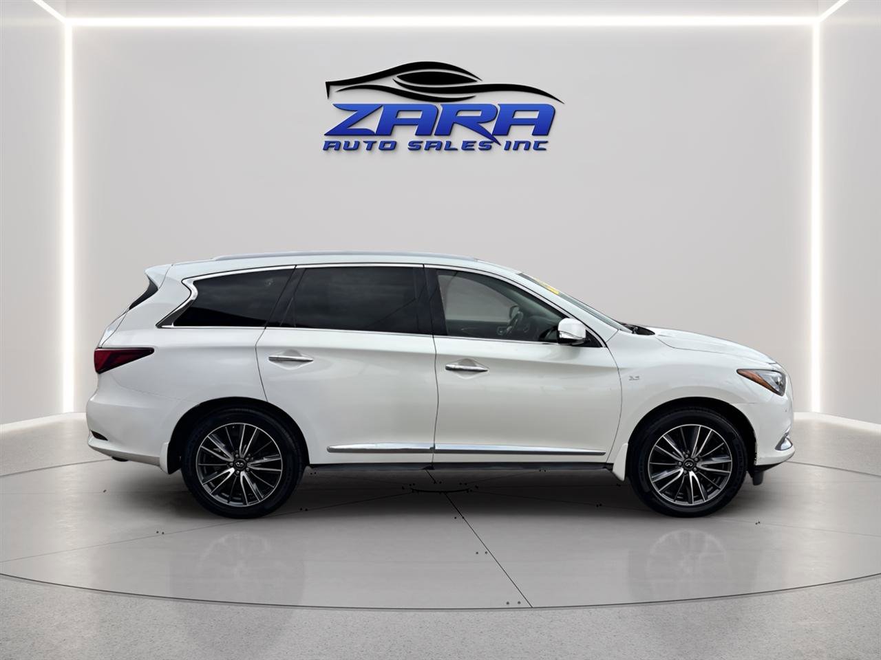 Used 2018 INFINITI QX60 Luxe w/ Deluxe Technology Package image 7