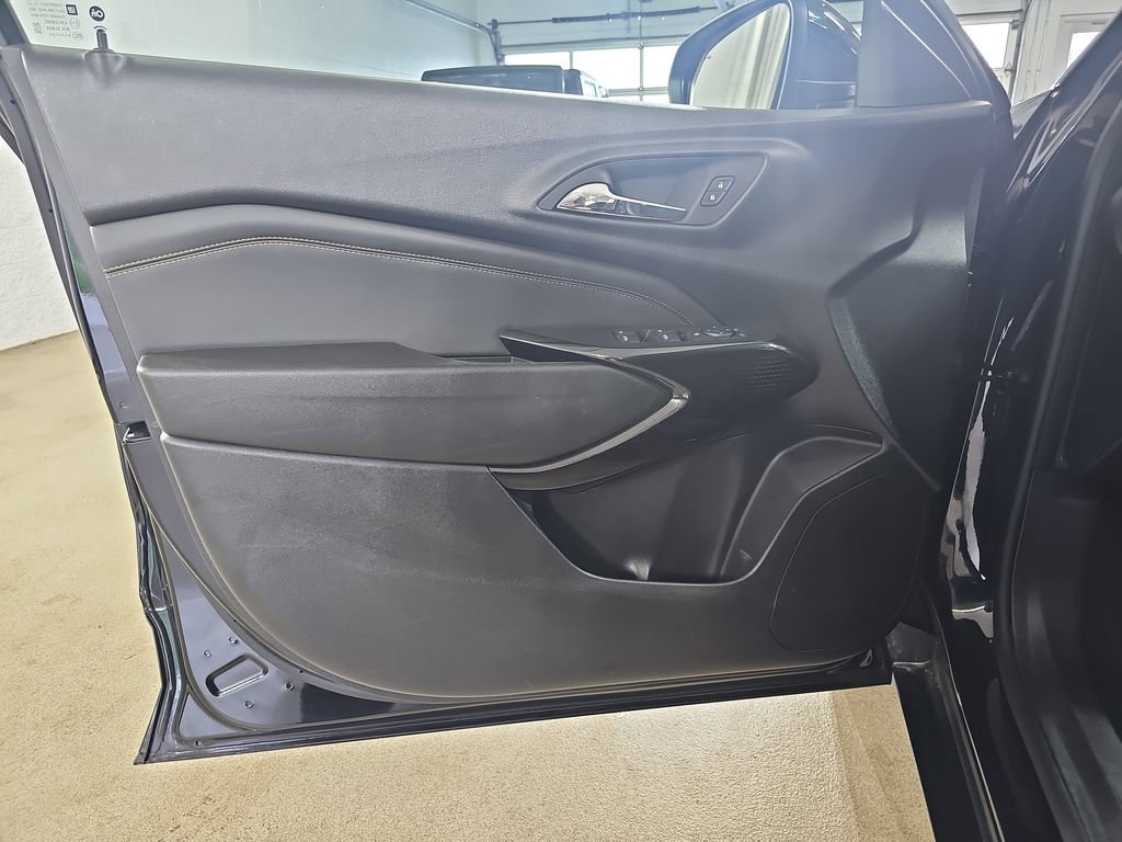 Certified 2024 Chevrolet Trax LT w/ Driver Confidence Package FWD image 31