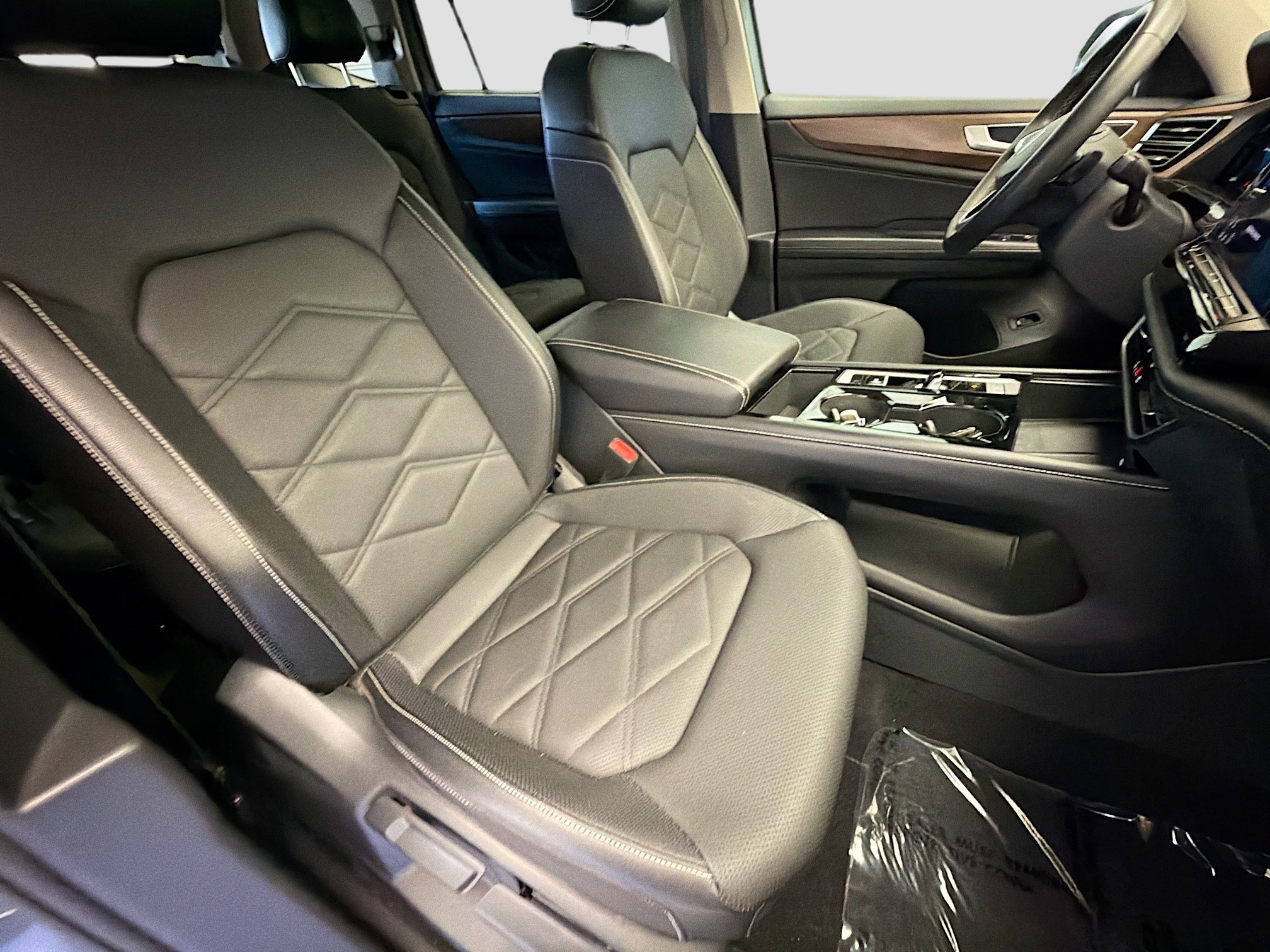 Used 2024 Volkswagen Atlas SE AWD/4WD image 16