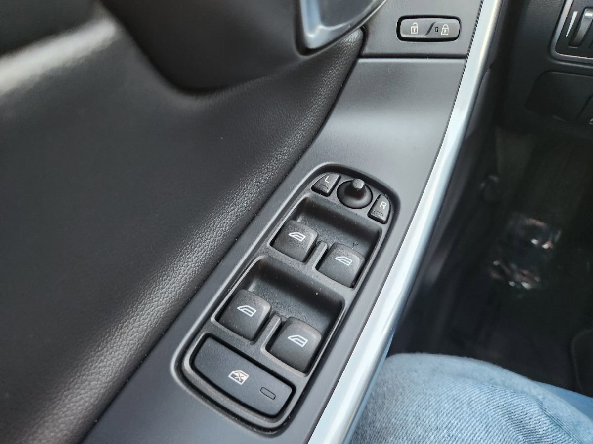 Used 2015 Volvo V60 T5 Premier image 25