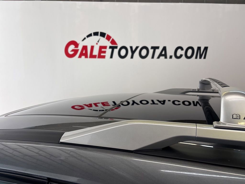 Used 2024 Nissan Pathfinder Platinum w/ Black Appearance Package image 5