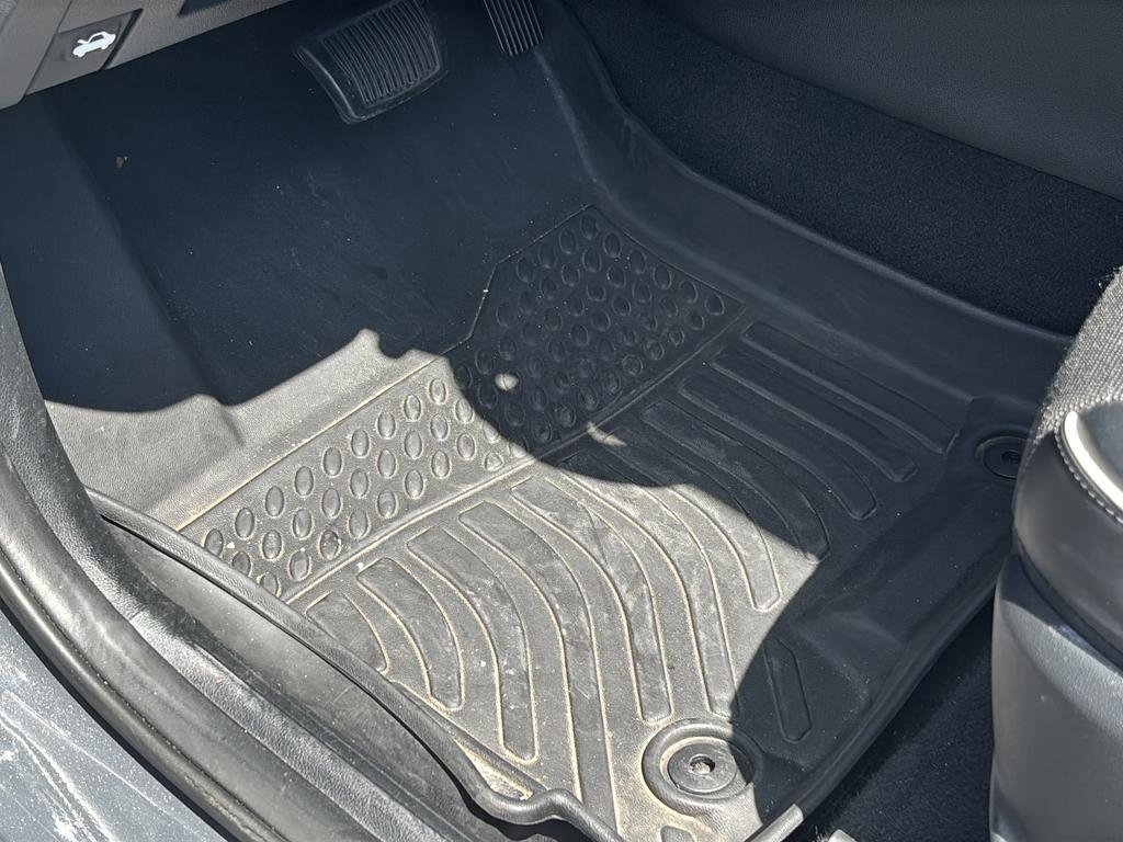 Certified 2023 Hyundai Venue Limited FWD image 17
