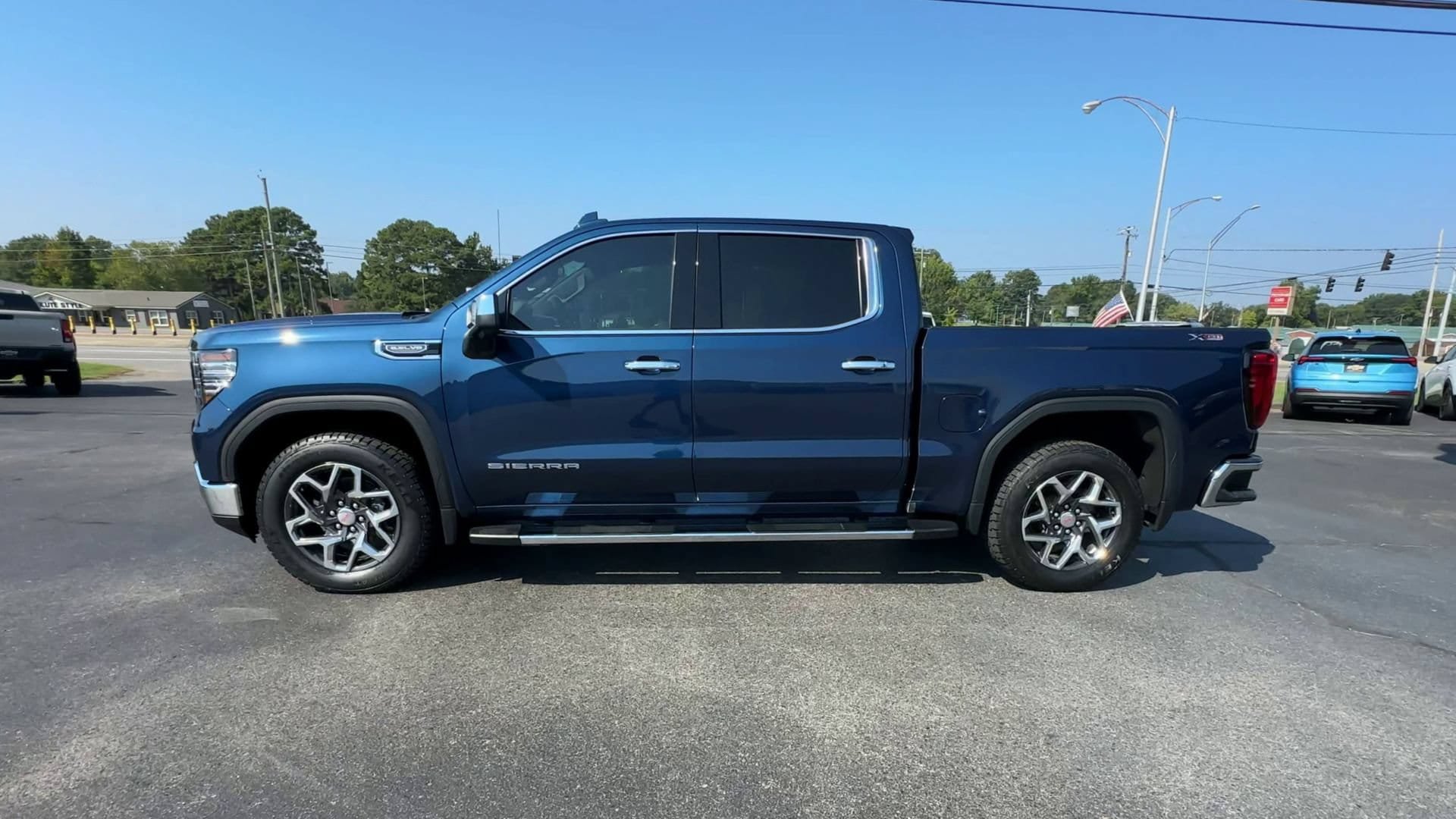 Certified 2023 GMC Sierra 1500 SLT w/ SLT Premium Package AWD/4WD image 5