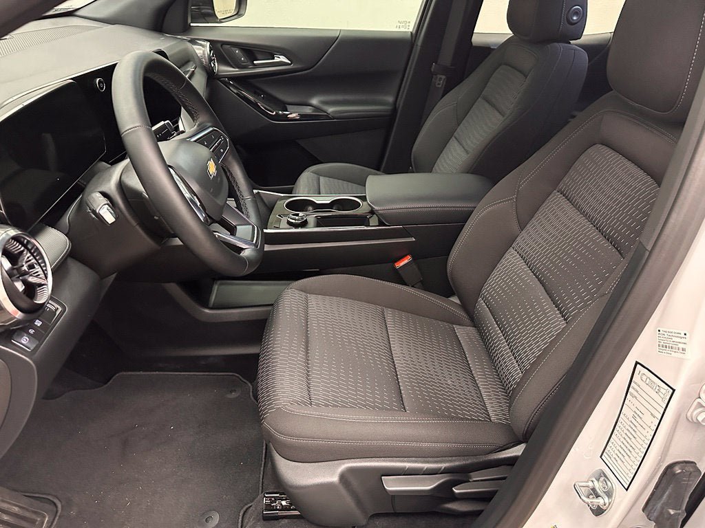 Used 2026 Chevrolet Equinox LT FWD image 16