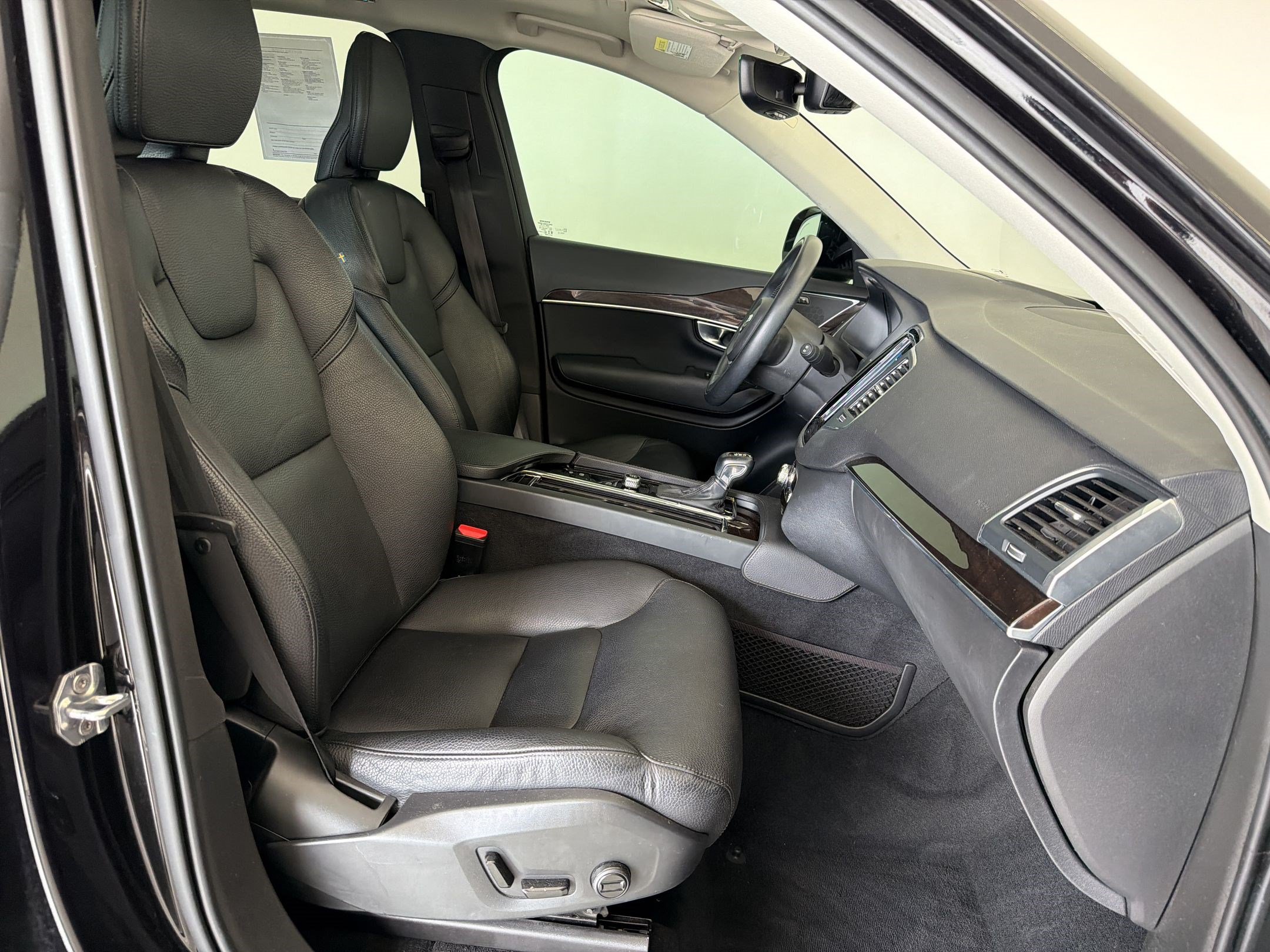Used 2019 Volvo XC90 T6 Momentum w/ Advanced Package AWD/4WD image 26