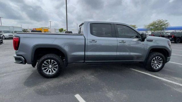Used 2022 GMC Sierra 1500 AT4 w/ Technology Package AWD/4WD image 2