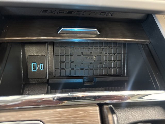 Used 2024 Ford Expedition Max Limited image 29