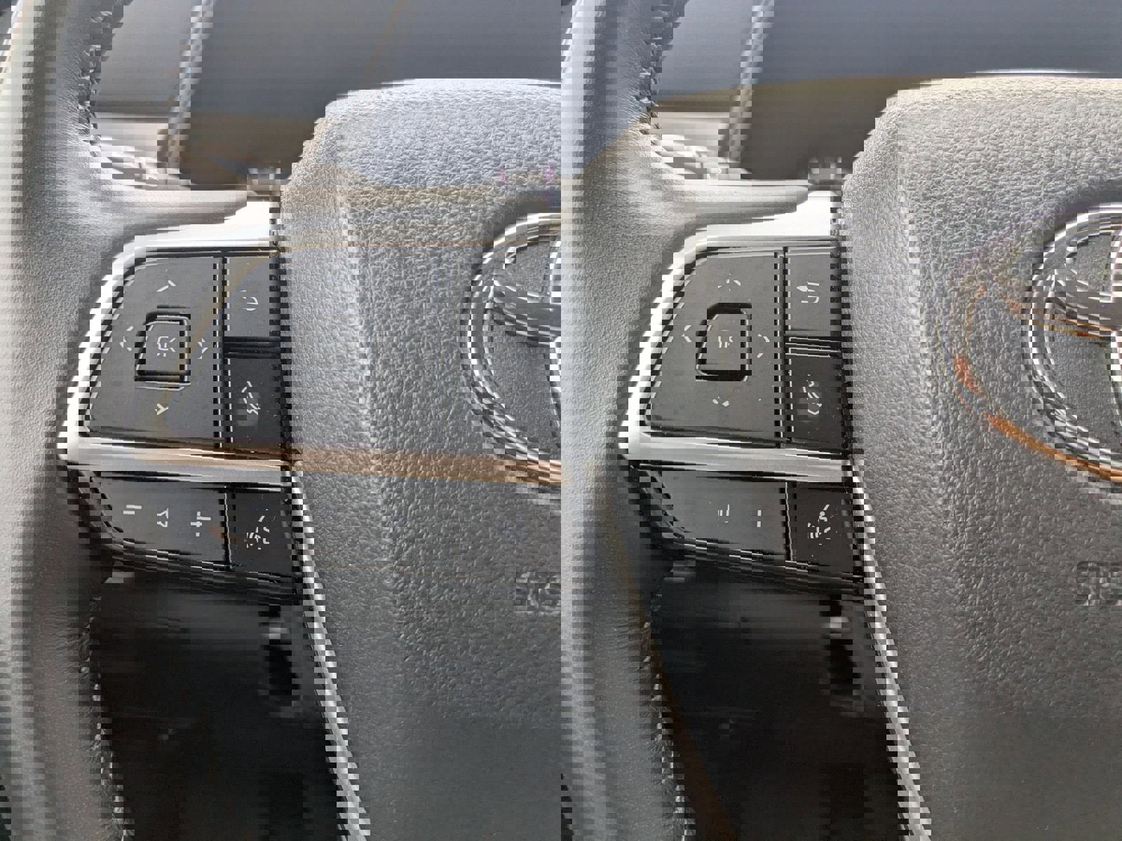 Used 2024 Toyota Highlander LE image 11