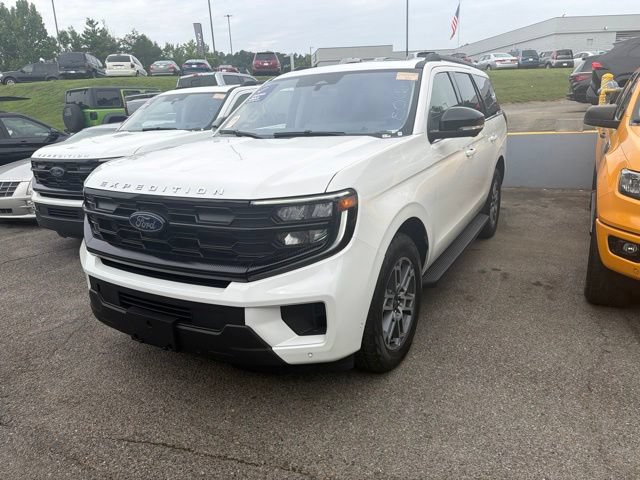 Used 2025 Ford Expedition Active AWD/4WD image 10