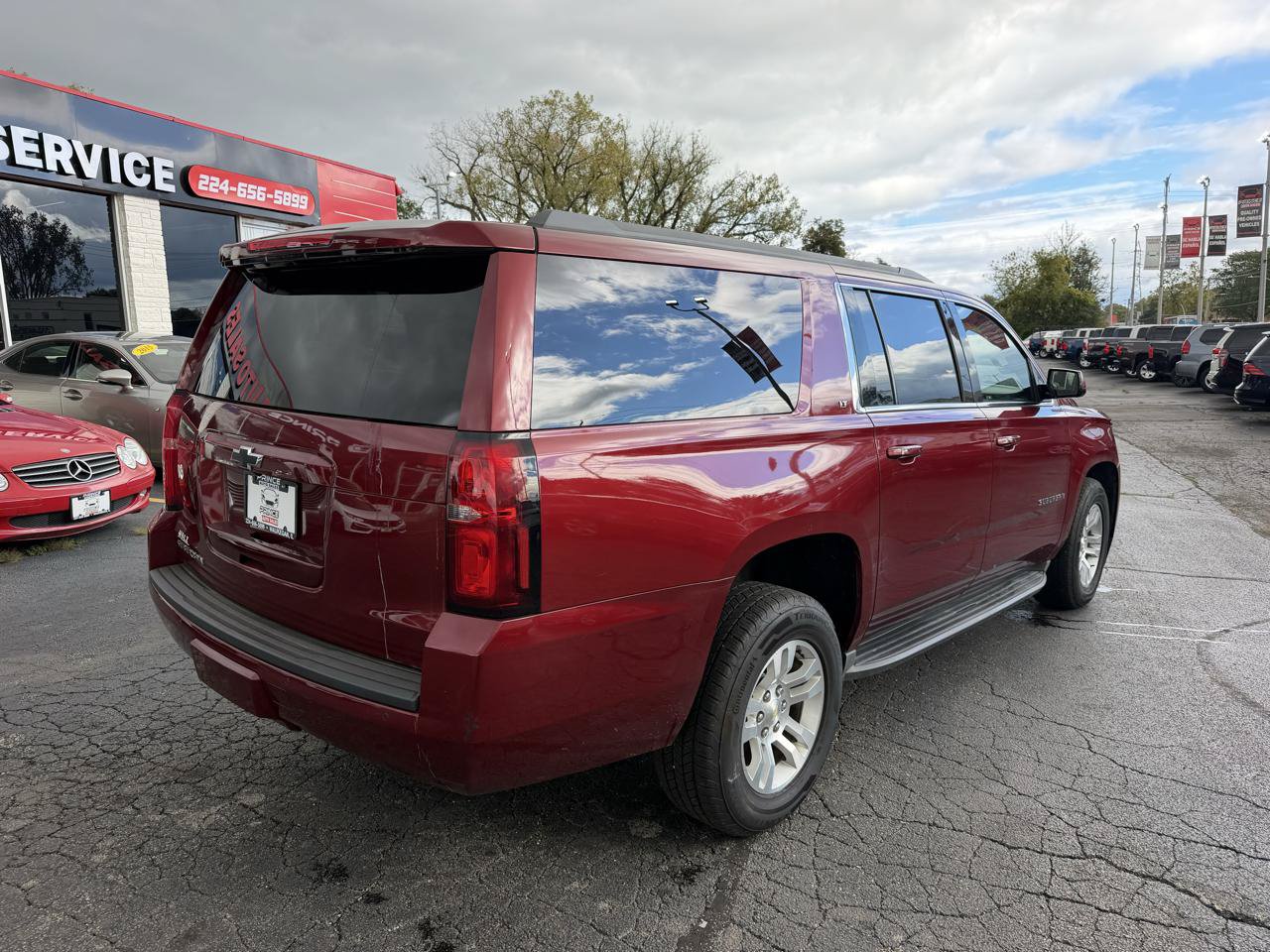 Used 2016 Chevrolet Suburban LT w/ Luxury Package AWD/4WD image 7