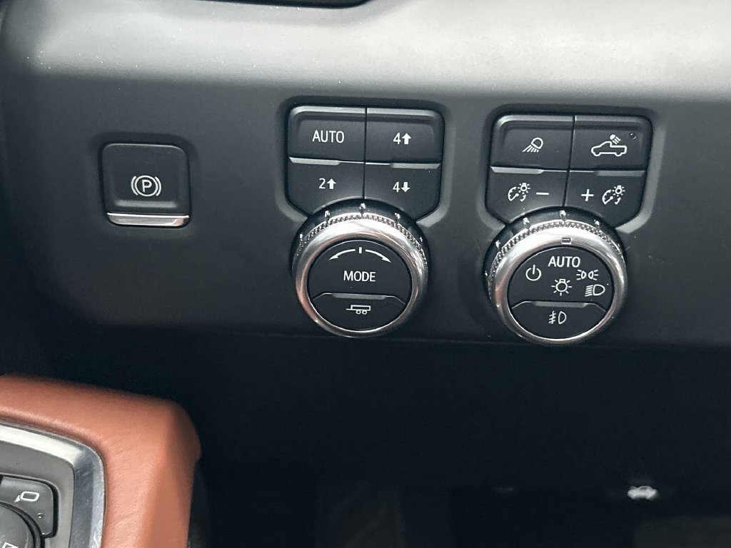 Used 2025 GMC Sierra 3500 Denali Ultimate AWD/4WD image 18