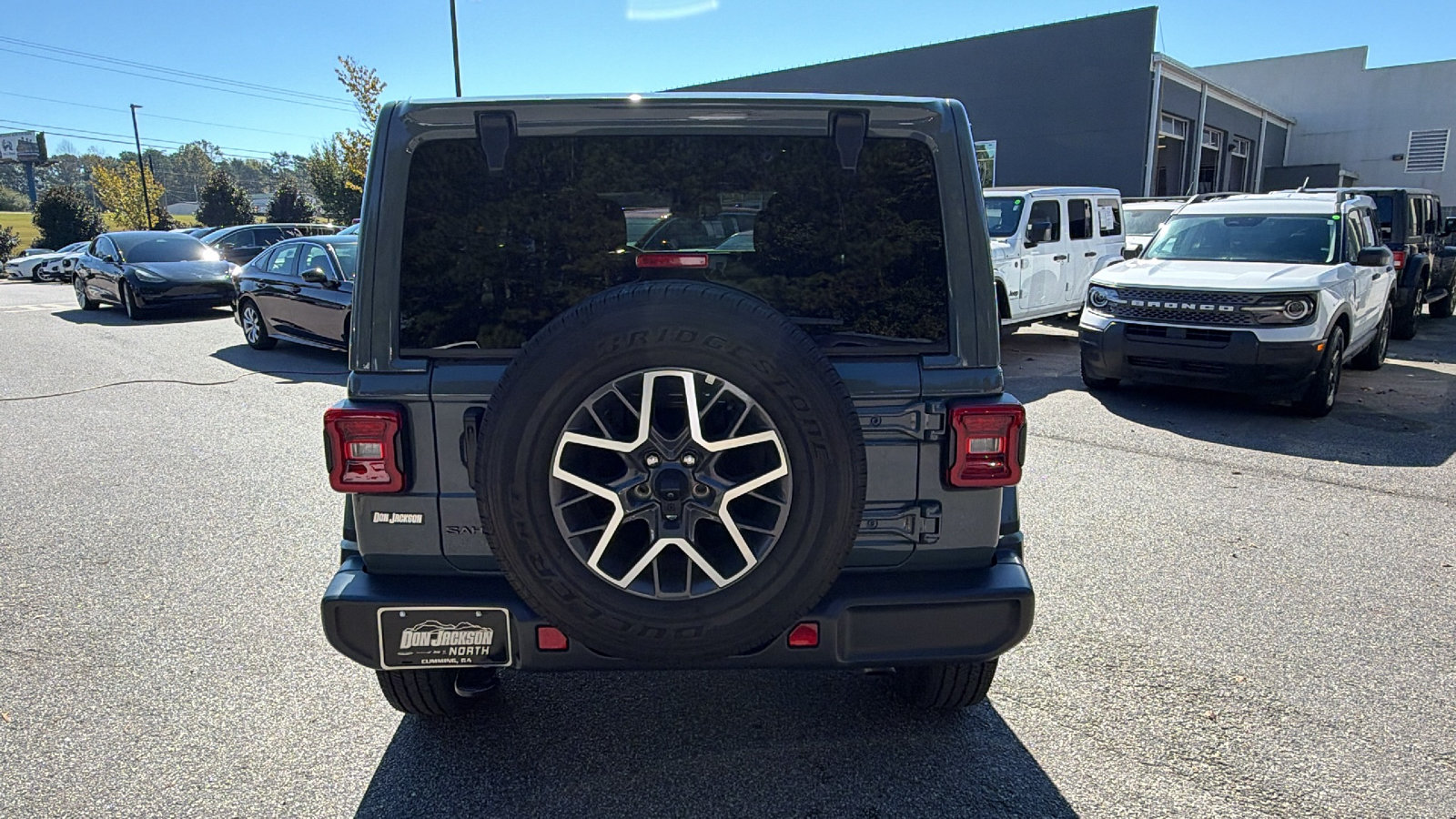 Used 2026 Jeep Wrangler Unlimited Sahara AWD/4WD image 9