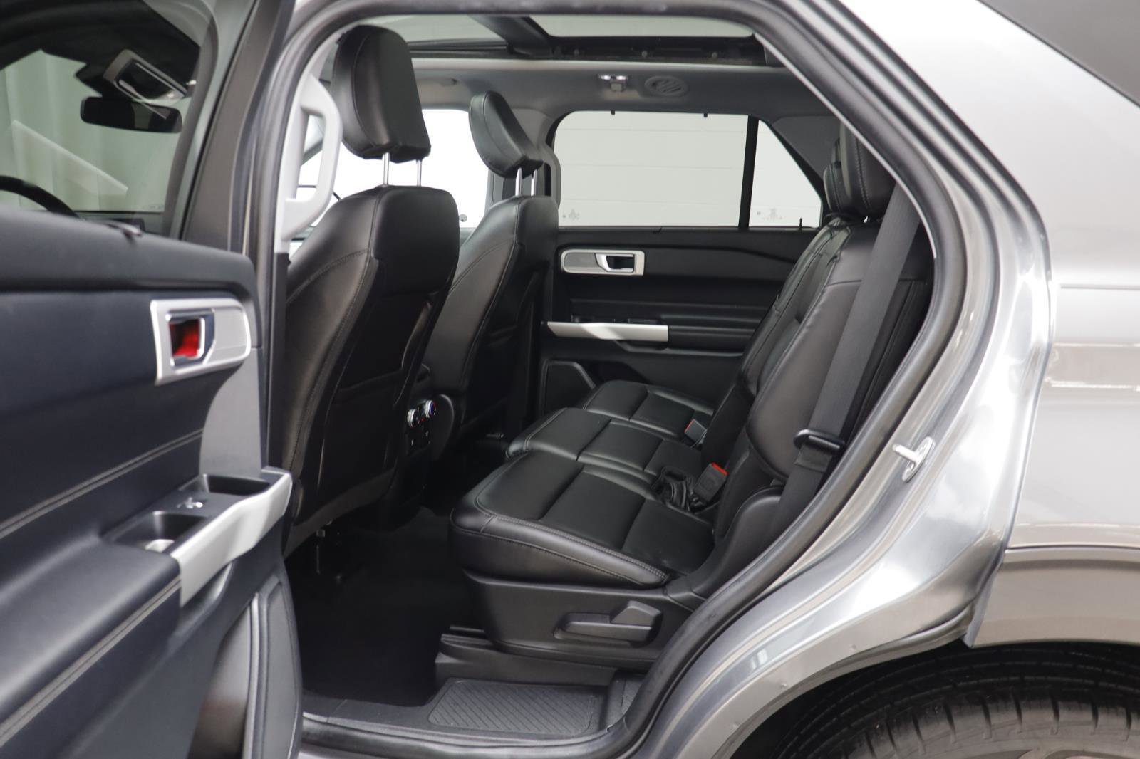 Used 2021 Ford Explorer Limited w/ Equipment Group 301A image 14