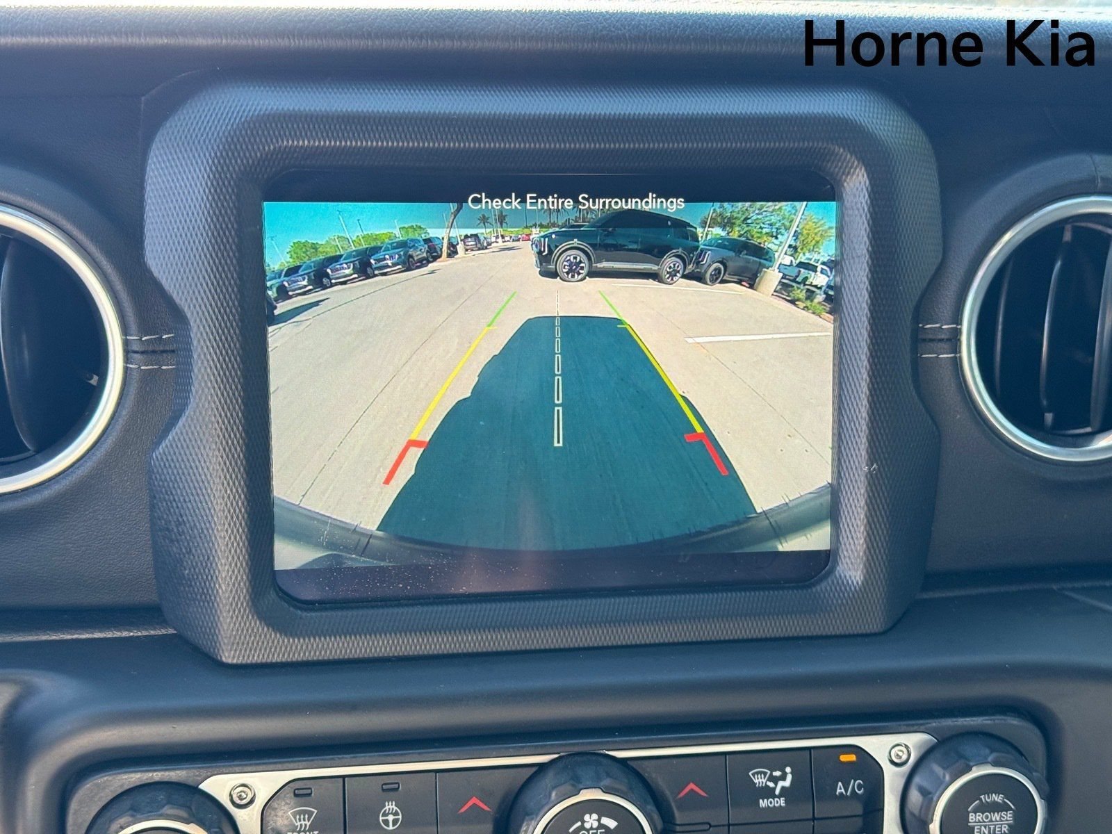 Used 2018 Jeep Wrangler Unlimited Sahara AWD/4WD image 22